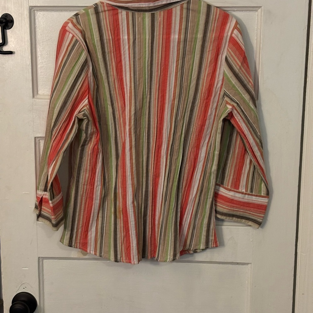 Button up - Picture 3 of 3